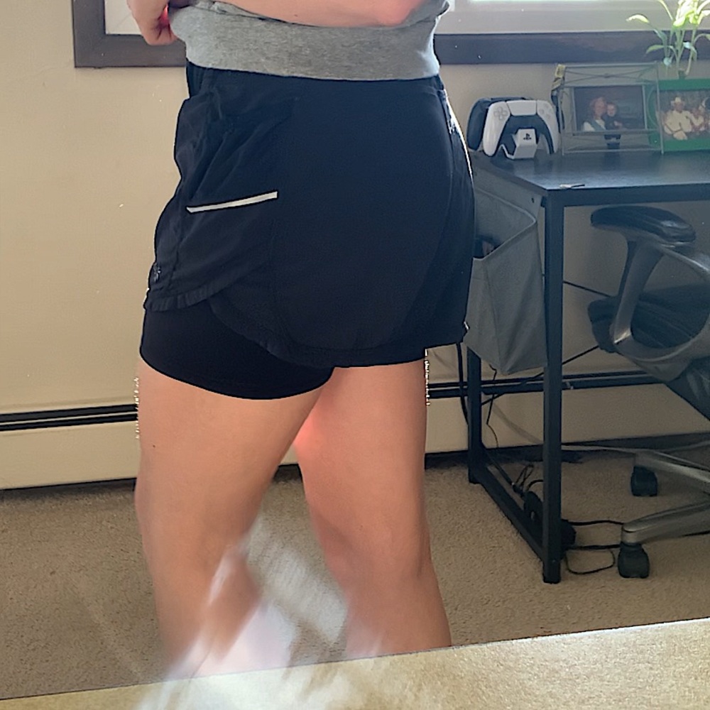 athleta - medium black athletic shorts - Picture 4 of 7